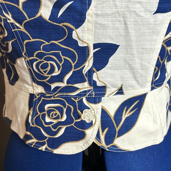 Beautiful Hana Okuba Cream Waistcoat with Blue and Gold Flowers - Picture 6 of 8